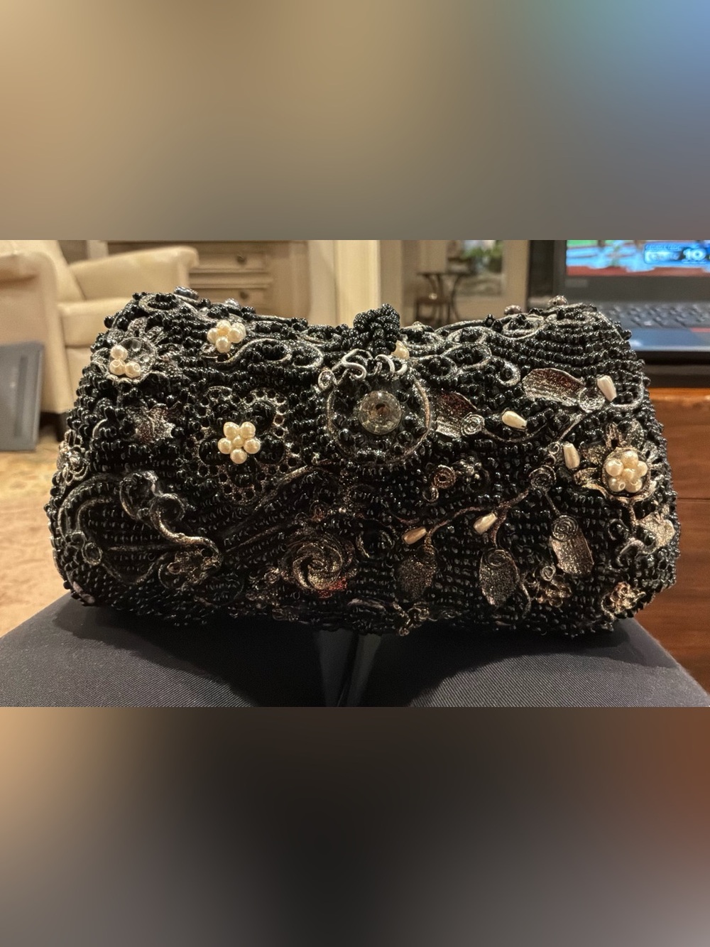 VINTAGE, COLLECTIBLE MARY FRANCES PURSE